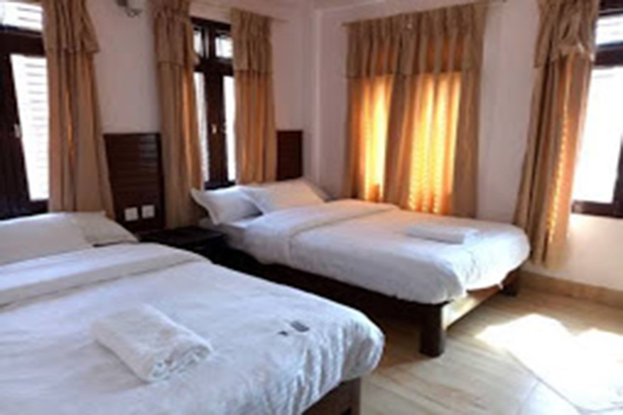 Hotel Alpine Villa ポカラ エクステリア 写真