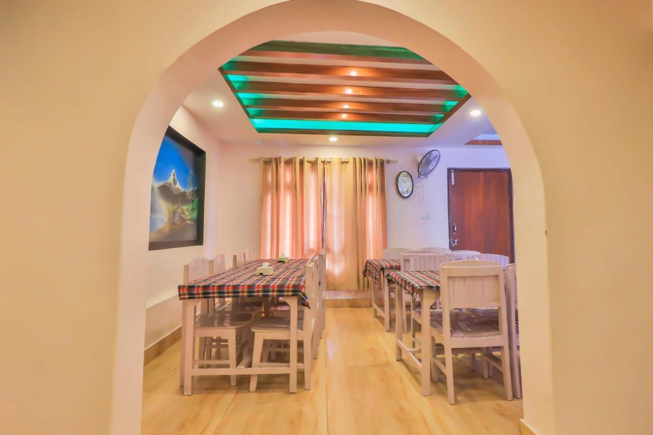 Hotel Alpine Villa ポカラ エクステリア 写真